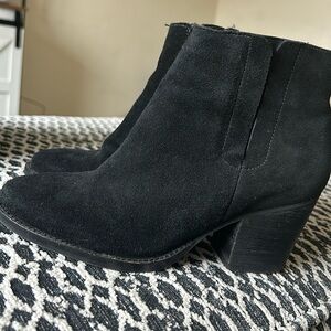 Blondo/Steve Madden black suede waterproof ankle boots